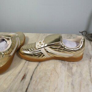 NiB Steve Madden Womens Madrid Gold Metalic Sneaker 9